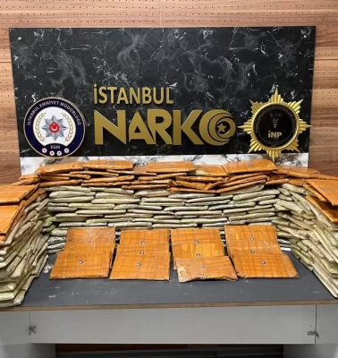 Bağcılar’da dev operasyon: Duş malzemelerinin içinden zehir çıktı!