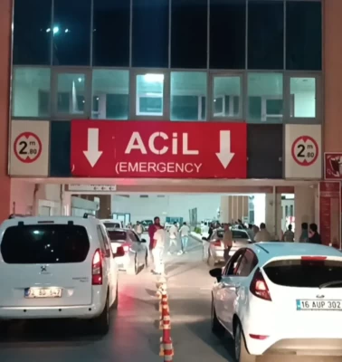 Silahlı kavganın ortasında kaldı! Evinin önünde beklerken başından vuruldu