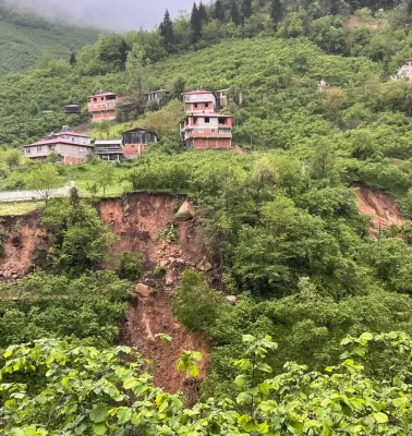 Giresun'da heyelan alarmı: 33 ev tahliye edildi!