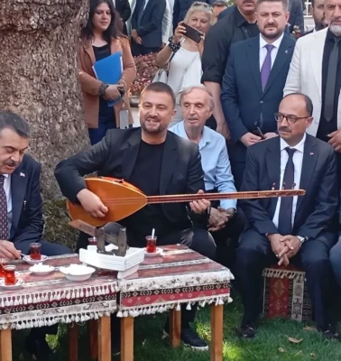 Bakan Yusuf Tekin Bursa'da gençlerle buluştu