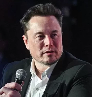 Elon Musk dünyanın ilk trilyoneri oldu!