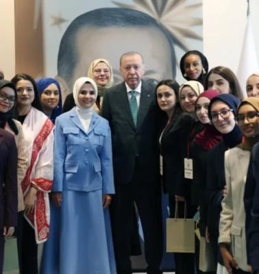Cumhurbaşkanı Erdoğan, Genç Müslüman Kadınlar Liderlik Programı katılımcılarını kabul etti