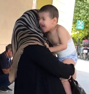 Kaynar çay üzerine dökülen 3 yaşındaki çocuk tedavi altına alındı