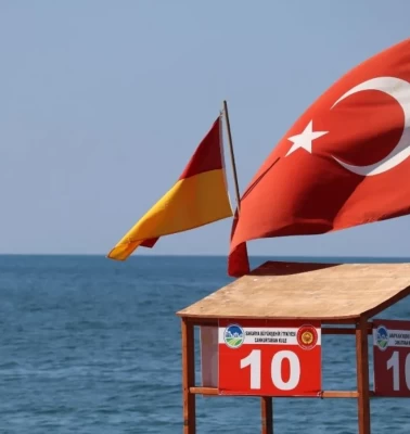 Sakarya'da denize girmek yasaklandı! 3 ilçede kırmızı bayrak çekildi
