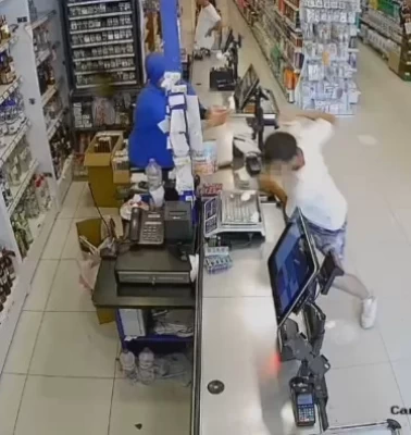 Film gibi soygun! İçinde çocuk olan otomobili çalarak kaçtı