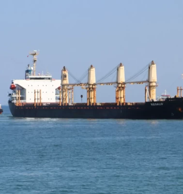 Tekirdağ’da karaya oturan dev gemiyi kurtarma operasyonu yarına kaldı