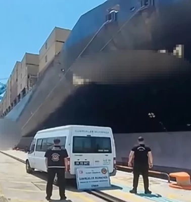İzmir'de gemide yaklaşık 200 ton kaçak akaryakıt ele geçirildi