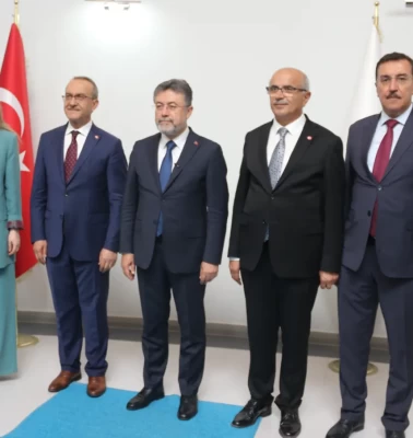 Bakan Yumaklı: Malatya'da kayısı yeniden bereketle hasat edildi