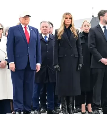 Trump, İran ile çatışmalarda yaşamını yitirenABD askerini karşıladı