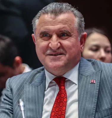 Bakan Osman Aşkın Bak'tan Fenerbahçeli çocuğun formasının çıkartılmasına tepki