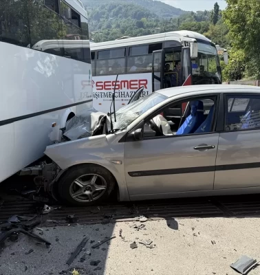 Zonguldak'ta halk otobüsü ve otomobil çarpıştı: 7 kişi yaralı
