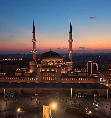İstanbul’da Mevlid Kandili dualarla idrak ediliyor