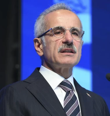 Girne'de batan gemide kayıp 19 kişi aranıyor