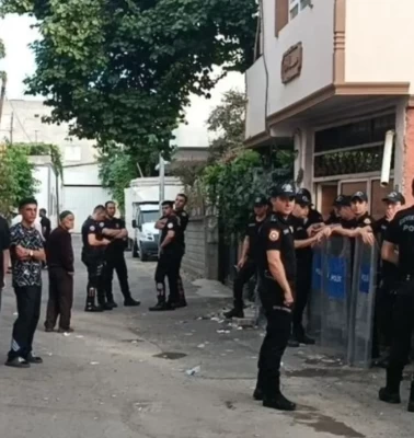 Batman'da korkunç olay: Annesini öldürüp evlerinin avlusundaki çöp konteynerine attı