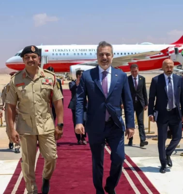 Bakan Fidan'ı Bingazi'de Saddam Hafter karşıladı!