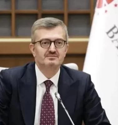 Üniversite hayaline kavuşanları tebrik etti