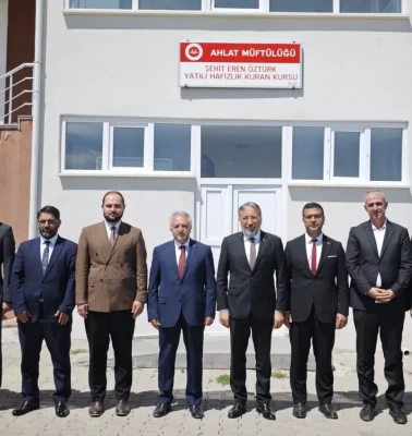 Diyanet İşleri Başkanı Safi Arpaguş, Ahlat'ta ilçe müftüleriyle bir araya geldi