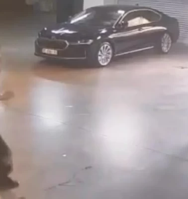 İzmir'de belediye başkanının aracına saldırı