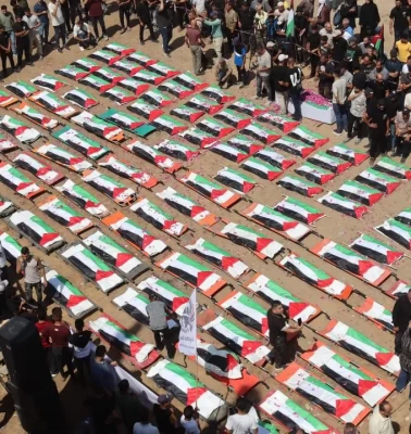 Gazze'de enkazdan çıkarılan 112 Filistinli toprağa verildi