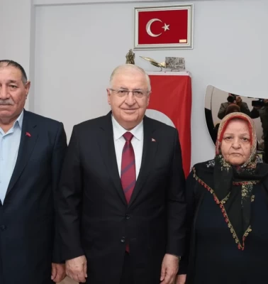 Bakan Güler, şehit Jandarma Er Emin Polat’ın ailesini ziyaret etti
