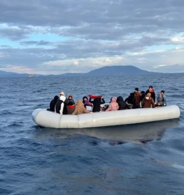 İzmir’de 56 düzensiz göçmen yakalandı, 20 düzensiz göçmen kurtarıldı