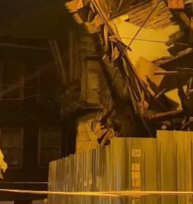Fatih’te yağış sonrası 2 katlı metruk ahşap bina kısmen çöktü