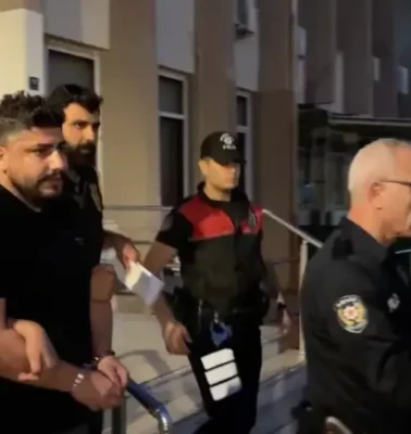 İzmir'deki cinayet soruşturmasında yeni gelişme! 8 aydır aranan iş insanı taziyede yakalandı