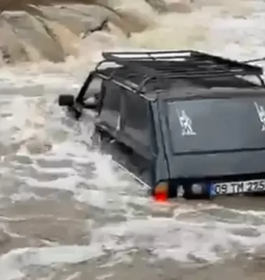 Aydın’da sel felaketi! Otomobil dereye kapıldı, iki kişi ölümden döndü