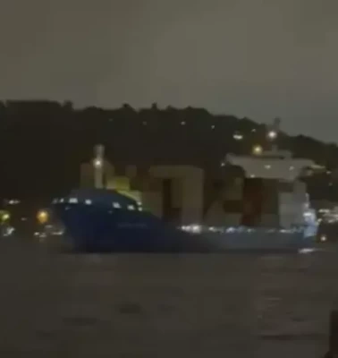 İstanbul Kuruçeşme açıklarında sürüklenen kuru yük gemisi kurtarıldı