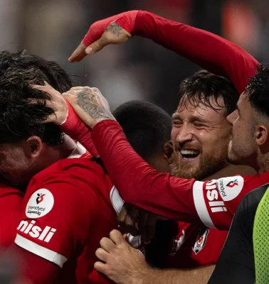 Beşiktaş'tan Dolmabahçe'de iki seri birden