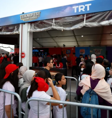 TEKNOFEST’te TRT 1 oyuncuları rüzgarı! İmza dağıttılar