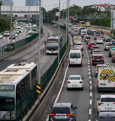 İstanbul trafiğinde akşam çilesi
