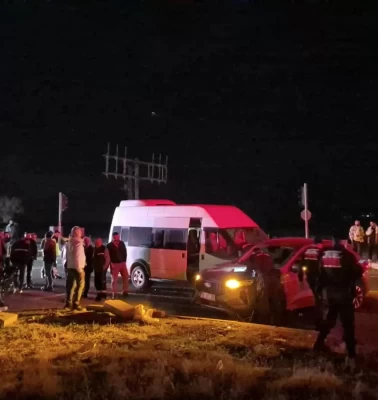 Adıyaman'da minibüs ile otomobil çarpıştı
