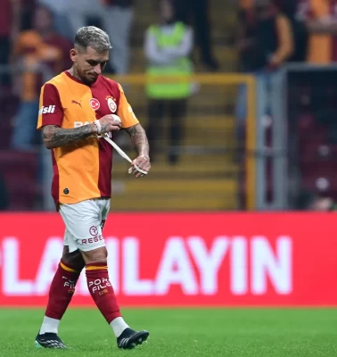 Galatasaray'da Torreira taraftarlarını korkuttu