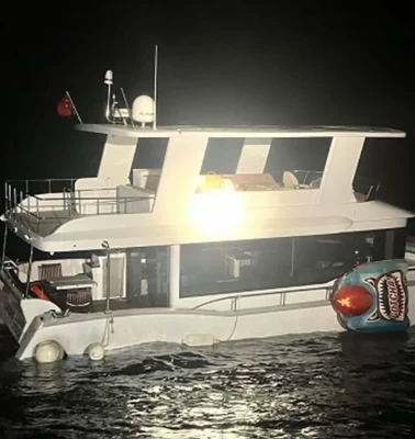Ayvalık'ta batma tehlikesi geçiren teknedeki 2 kişi kurtarıldı
