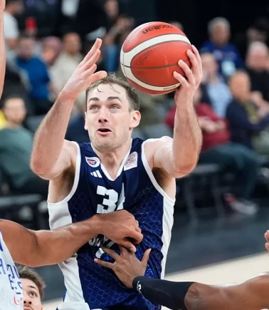 Bahçeşehir Koleji, Anadolu Efes’i deplasmanda devirdi