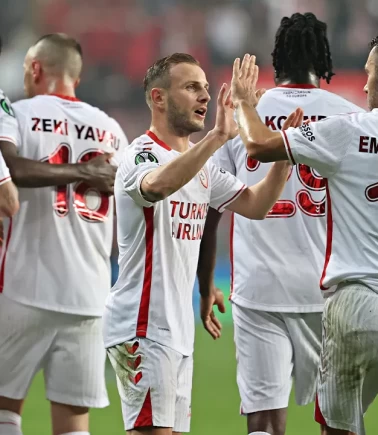 Samsunspor evinde fırtına gibi esti