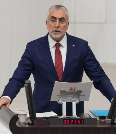 Bakan Işıkhan özel hastanelerle ilgili iddialara rakamlarla cevap verdi