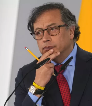 Petro, kıyıya vuran 2 ceset için soruşturma talep etti