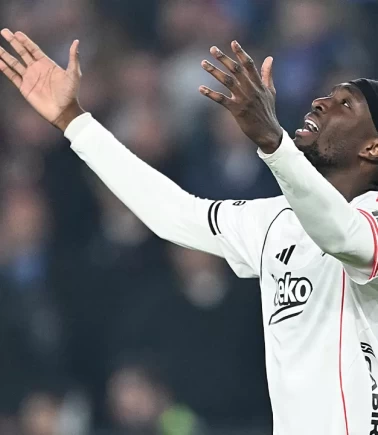 Beşiktaş bir büyük maçta daha skoru koruyamadı