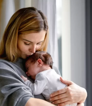 Doğum izni süresi 24 haftaya çıkıyor