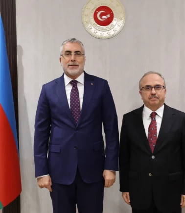 Bakan Işıkhan, Türkiye'nin Bakü Büyükelçiliği'ni ziyaret etti