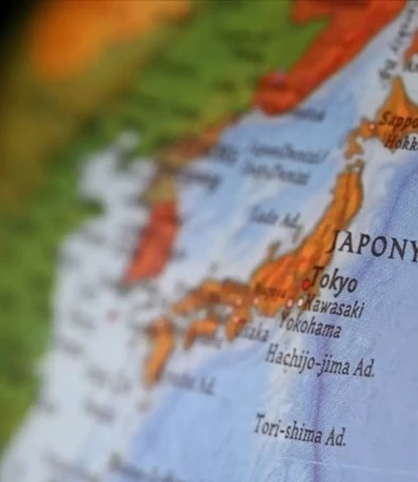 Japonya 7.6 büyüklüğünde depremle sarsıldı