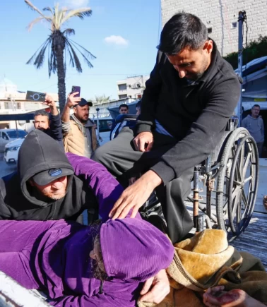 İsrail Gazze'de çadırları bombaladı! Biri çocuk 2 kişi öldürüldü