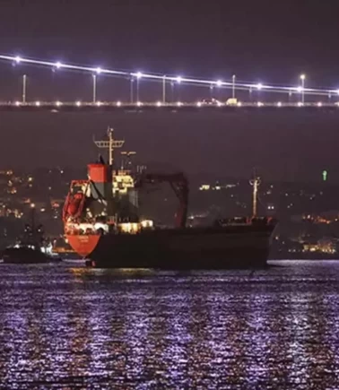 İstanbul Boğazı'nda gemi trafiği askıya alındı