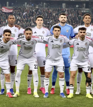 Beşiktaş'ta yeni transferler taraftar karşısına çıktı