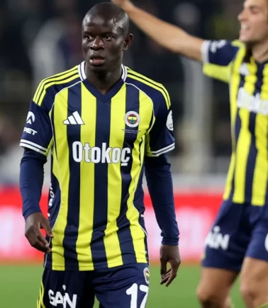Fenerbahçe'de Kante, Kadıköy'de taraftar karşısına çıktı