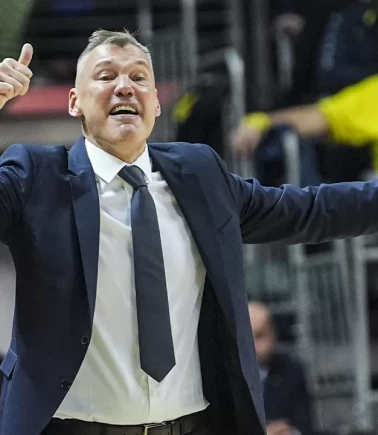 Jasikevicius: “Fenerbahçe basketbolunu sahaya yansıtmalıyız"