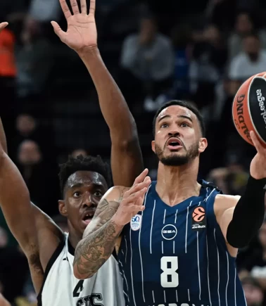 Anadolu Efes'ten EuroLeague’de farklı galibiyet