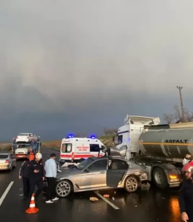Şanlıurfa'da zincirleme trafik kazası: 1 ölü, 5 yaralı